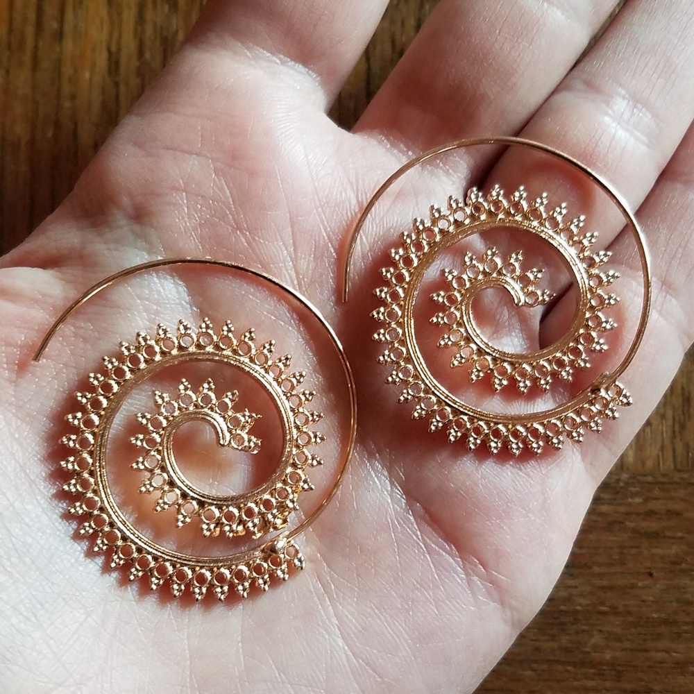 NWOT Gold Tribal Boho Swirl Hoops - Picture 3 of 3